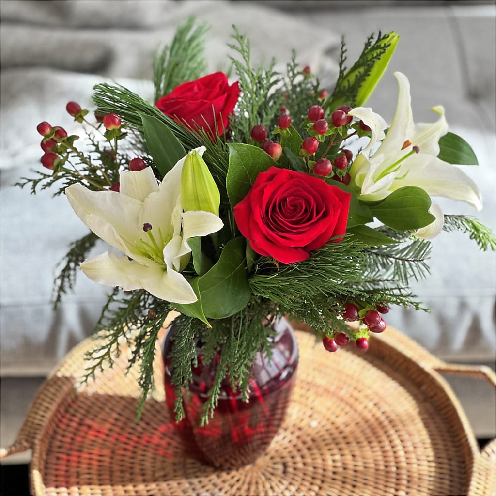 Evergreen Delight Bouquet – R & J BLOOMS, Rowlett TX